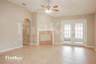 324 W New England Dr in Elkton, FL - Foto de edificio - Building Photo