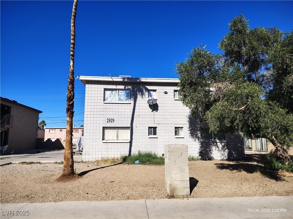 2929 E Elm Ave in Las Vegas, NV - Building Photo