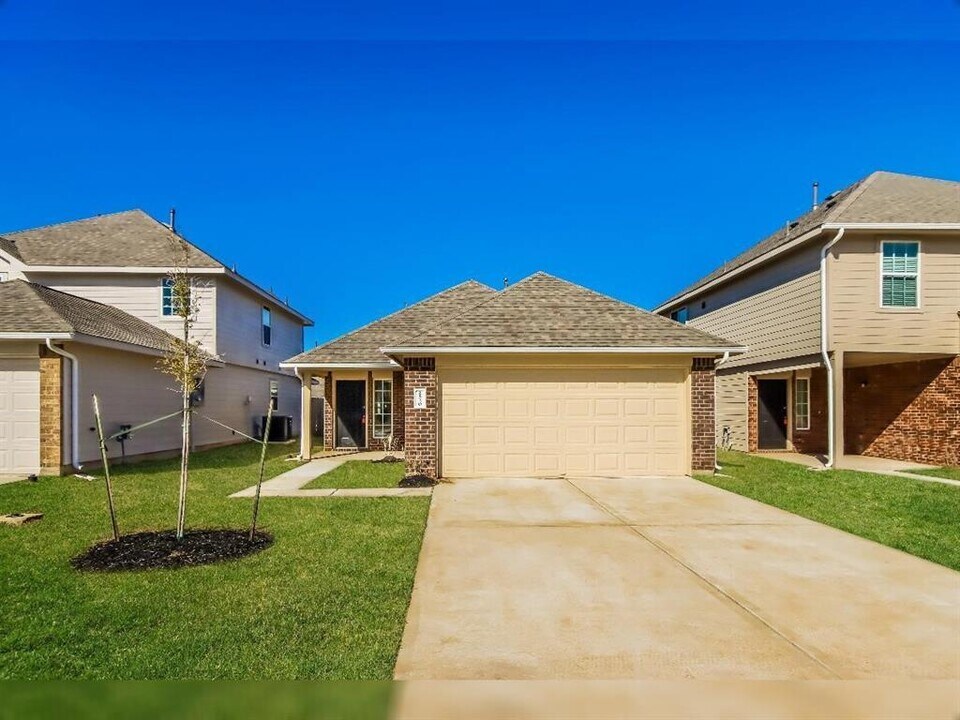 2520 Shad Dr in Shenandoah, TX - Foto de edificio