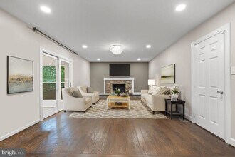 9472 Lapstrake Ln in Burke, VA - Building Photo - Building Photo