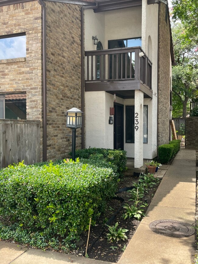 18040 Midway Rd, Unit 239 in Dallas, TX - Foto de edificio - Building Photo