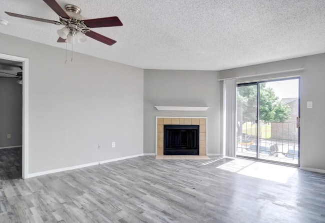 Thorn Manor in Desoto, TX - Building Photo - Building Photo