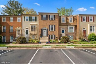 8640 Dellway Ln in Vienna, VA - Building Photo