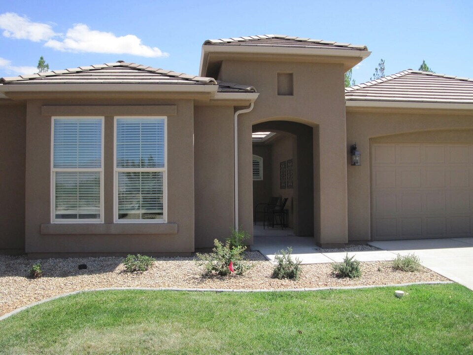 4571 High Park Dr in Saint George, UT - Foto de edificio