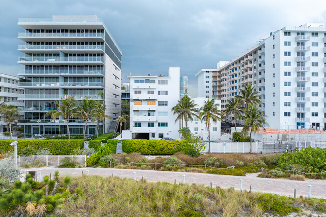 East Atlantic Gardens in Miami Beach, FL - Building Photo - Building Photo