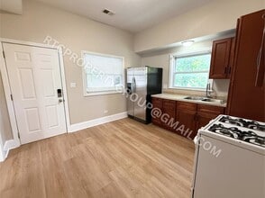 1854 N Kedvale Ave, Unit 2r in Chicago, IL - Foto de edificio - Building Photo