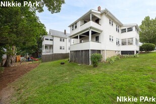 18 Winslow Rd, Unit 2 in Belmont, MA - Building Photo