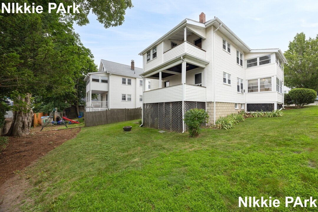 18 Winslow Rd, Unit 2 in Belmont, MA - Foto de edificio