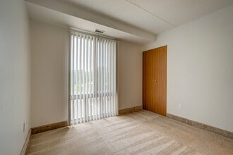 Lake Pointe in Ypsilanti, MI - Foto de edificio - Interior Photo