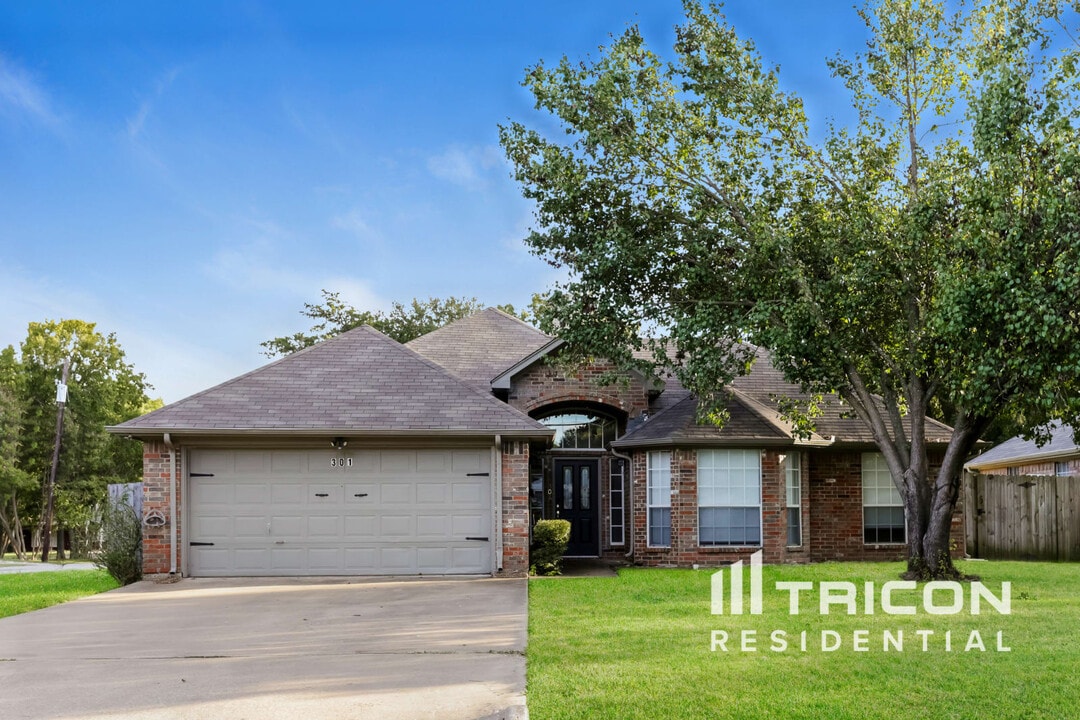 301 Heath St in Terrell, TX - Building Photo