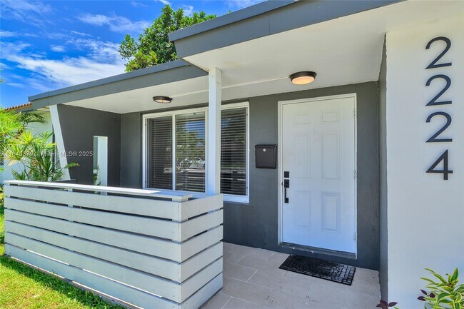 2224 Plunkett St in Hollywood, FL - Building Photo - Building Photo