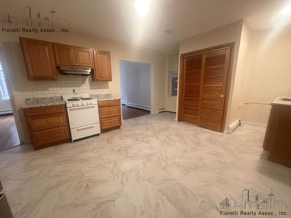 39 Charter St, Unit 3F in Boston, MA - Building Photo