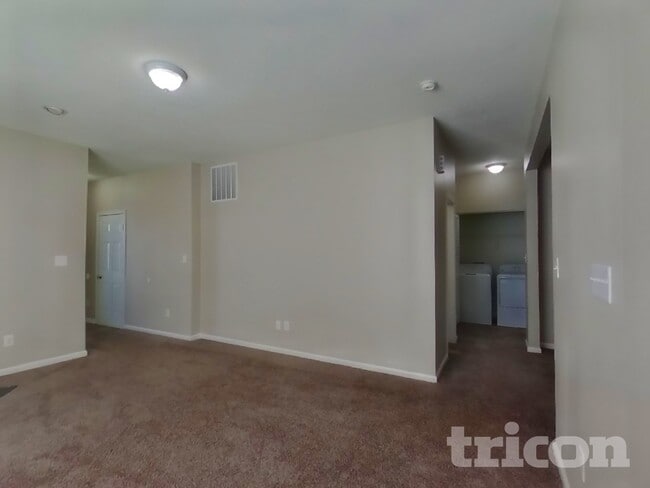 12675 Old Pond Rd, Unit 100LexingtonSt#2105 in Noblesville, IN - Foto de edificio - Building Photo