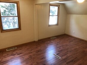 2113 Oakland Ave E in Austin, MN - Building Photo - Building Photo
