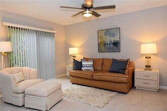 1667 Brookhouse Cir, Unit 128 in Sarasota, FL - Building Photo - Building Photo