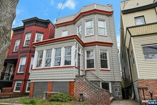 158 Edgar St in Weehawken, NJ - Building Photo