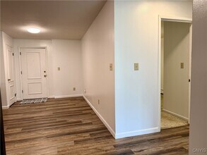 7112 New Yorker Ave in Canastota, NY - Building Photo - Building Photo