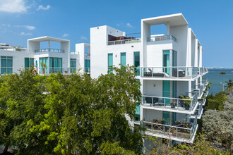 Ios On The Bay in Miami, FL - Foto de edificio - Building Photo