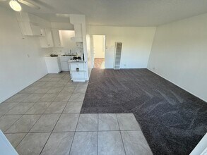 Redondo Apartments in Redondo Beach, CA - Building Photo - Interior Photo