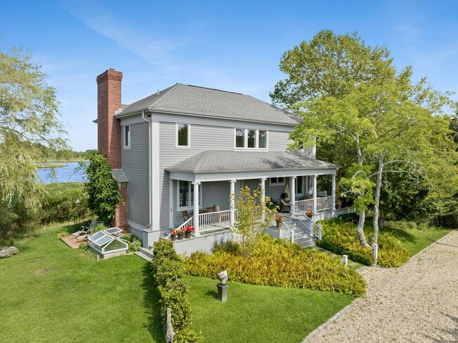 21 Old Stone Hwy in East Hampton, NY - Building Photo - Building Photo