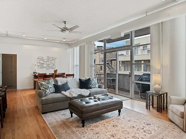 939 W Huron St, Unit 208 in Chicago, IL - Building Photo - Building Photo