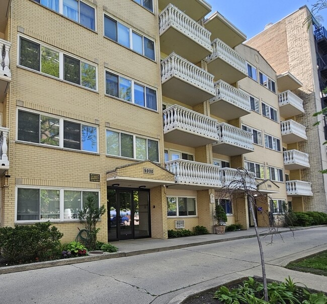 property at 5906 N Sheridan Rd