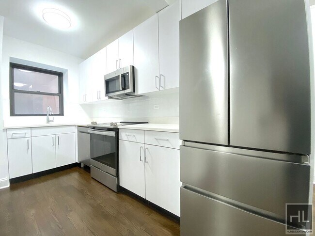 EAST 69 STREET in New York, NY - Building Photo - Building Photo