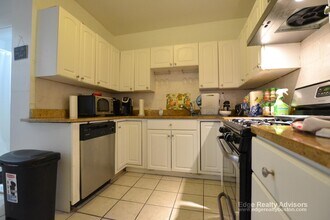 338 Saint Paul St, Unit 3 in Brookline, MA - Building Photo - Building Photo