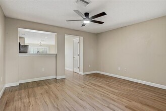 8113 Silent Creek Dr in Tampa, FL - Building Photo - Building Photo