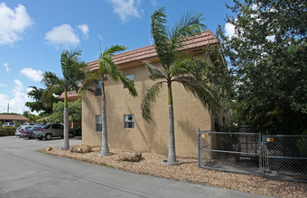 61 NW 36th St in Oakland Park, FL - Foto de edificio - Building Photo