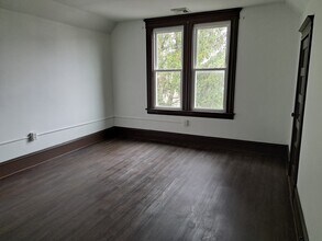 261 Maple St, Unit 3rd Floor in New Britain, CT - Foto de edificio - Building Photo