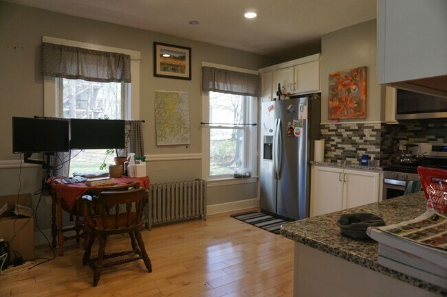 14 Orange St, Unit 1 in Waltham, MA - Building Photo - Building Photo