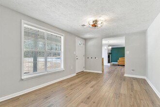 1216 Old Rdg Rd E in Prattville, AL - Foto de edificio - Building Photo