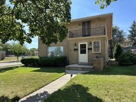 3201-3203 W Verona Ct