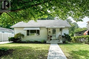 102 Kribs St in Cambridge, ON - Building Photo