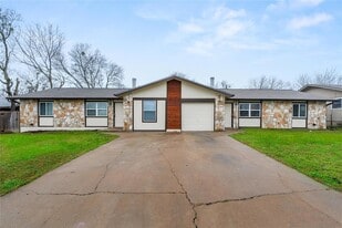 10511 Man O War Ave in Austin, TX - Building Photo