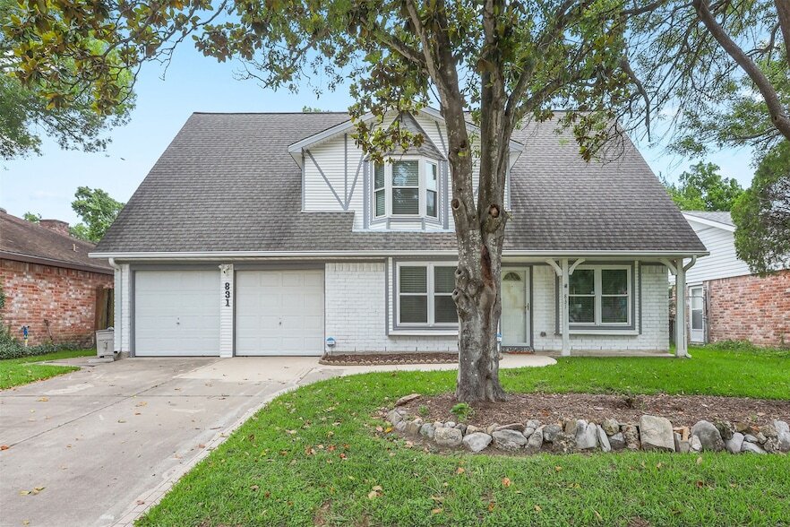 831 Silverpines Rd in Houston, TX - Building Photo