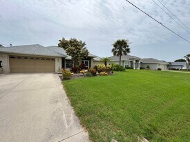25 Fairway Rd in Rotonda West, FL - Building Photo