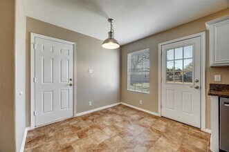 900 N Brents Ave in Sherman, TX - Building Photo - Building Photo