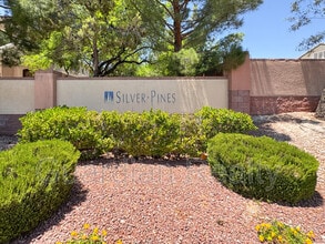 401 Pine Haven St in Las Vegas, NV - Building Photo - Building Photo