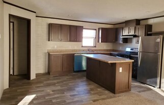 6619 N Hampshire Dr in Holly, MI - Building Photo