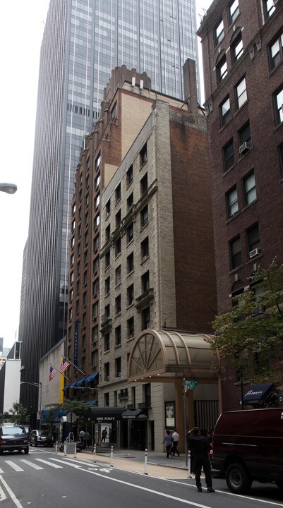 140 W 55th St in New York, NY - Foto de edificio