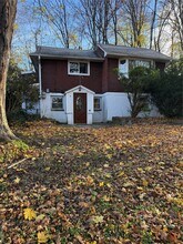 9 Hollowbrook Pl in Cortlandt Manor, NY - Building Photo - Building Photo