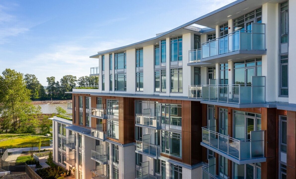 Currents at Water’s Edge in Vancouver, BC - Building Photo