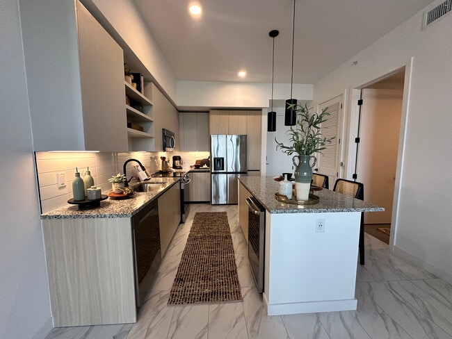 16900 NE 23rd Ave, Unit 4 in North Miami Beach, FL - Foto de edificio - Building Photo