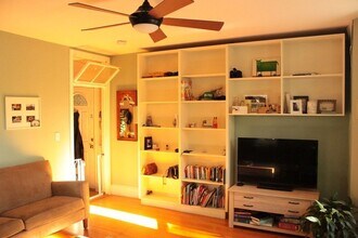 13 Oakdale St, Unit 1 in Boston, MA - Building Photo - Building Photo