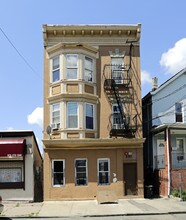 550 E 18th St in Paterson, NJ - Foto de edificio - Building Photo