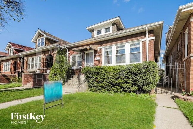 2831 N Kostner Ave in Chicago, IL - Building Photo - Building Photo