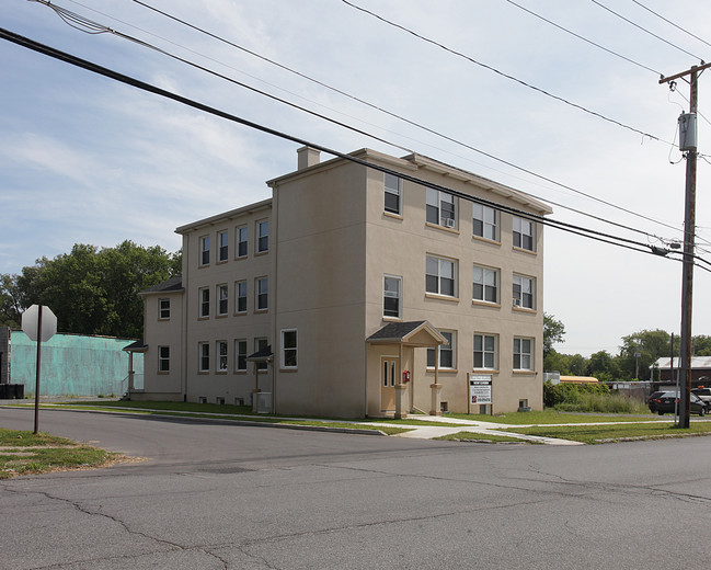 213 W State St in Johnstown, NY - Foto de edificio - Building Photo