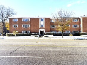 8440 Skokie Blvd in Skokie, IL - Building Photo - Building Photo